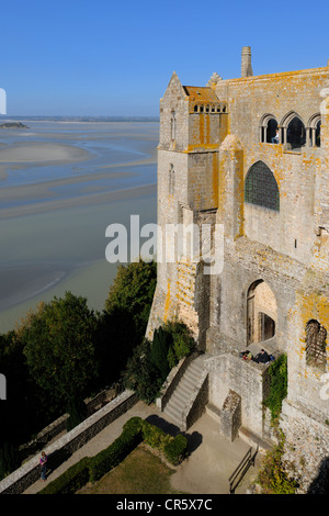 France, Manche, l'abbaye du Mont Saint Michel, Patrimoine Mondial de l'UNESCO, les bâtiments nord (cloître, la salle des chevaliers) Banque D'Images