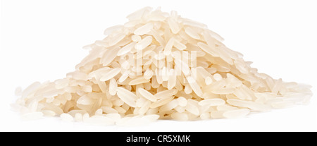 Tas de riz isolé sur un fond blanc. Banque D'Images