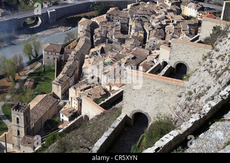 Le village médiéval d'Entrevaux dans la vallée du Var, Alpes de Haute Provence, PACA, 04 Banque D'Images