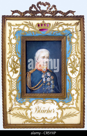 Blücher, Gebhard Leberecht von, 16.12.1742 - 12.9.1819, général prussien, portrait, ivoire, peinture, signature de Girault, 1838, cadre en porcelaine de Hutschenreuther, Banque D'Images