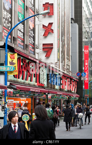 L'île de Honshu, Japon, Tokyo, Akihabara connu sous le nom de Akihabara Electric Town, boutiques électroniques Banque D'Images