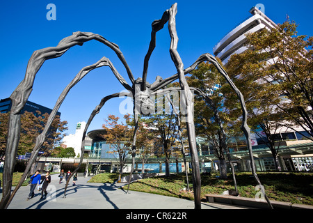 L'île de Honshu, Japon, Tokyo, Roppongi Hills, la sculpture par l'artiste Louise Bourgeois mère sans titre Banque D'Images