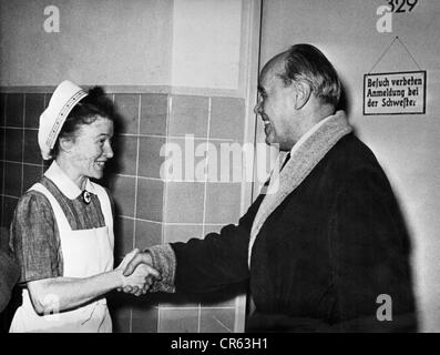 Kesselring, Albert 30.11.1885 - 16.7.1960, général allemand, dans un hôpital privé de Bochum libéré de prison, 23.10.1952, , Banque D'Images