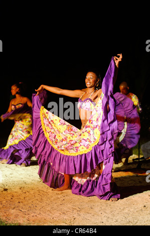 Maurice, District de pamplemousses, Mont Choisy, Anse de Mont Choisy, Sega danseurs sur la plage Banque D'Images