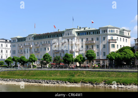 Grand Hotel Sacher sur la Salzach, Salzburg, Autriche, Europe Banque D'Images