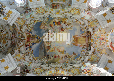 Fresque au plafond dans l'église de Wies, Wieskirche, église de pèlerinage de sauveur flagellé sur la prairie, de style rococo, 1745-1754 Banque D'Images