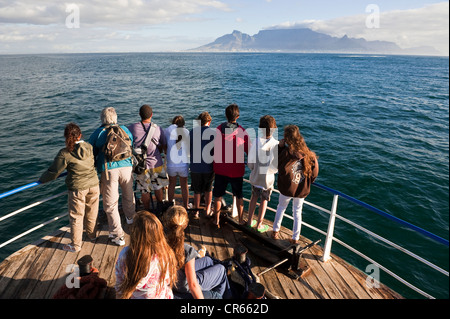 L'Afrique du Sud, Western Cape, sur le bateau de retour de l'île Robben, Table Mountain National Park dans l'arrière-plan Banque D'Images