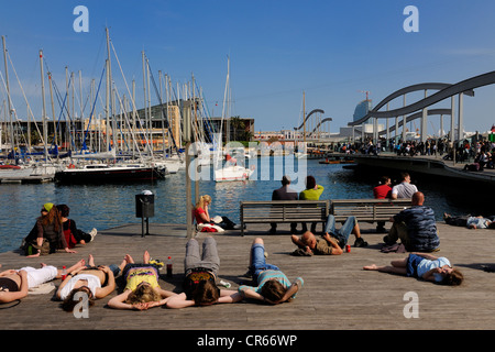 Espagne, Catalogne, Barcelone, Port Vell (vieux port), en face de la Maremagnum Banque D'Images