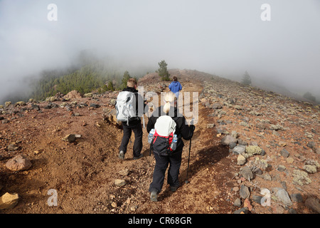 L'Espagne, La Palma, randonneurs sur la Ruta de los Volcanes Banque D'Images