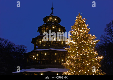 Germany, Bavaria, Munich, marché de Noël à la tour chinoise Banque D'Images