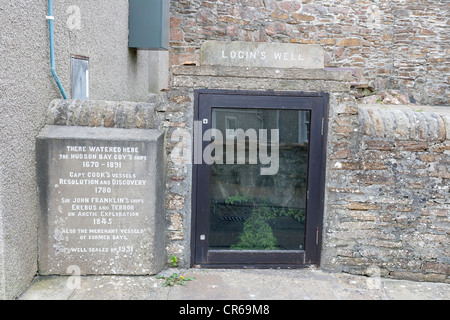 La connexion en bien sur les îles Orkney Stromness Banque D'Images