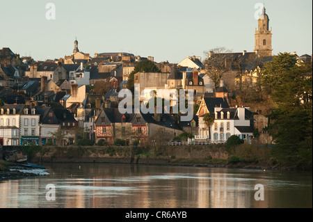 France, Morbihan, Auray, vue d'Auray et du port de Saint Goustan rivière d'Auray Banque D'Images