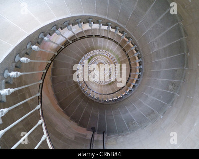 France, Ile de Ré, Phare des Baleines phare de 1854, vue de bas en haut : escalier en spirale parfaite Banque D'Images