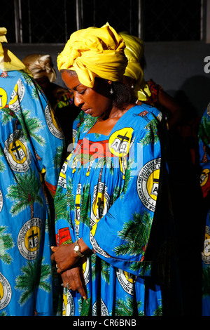 Les femmes prient, Kumba, Cameroun, Afrique Banque D'Images