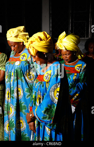 Les femmes prient, Kumba, Cameroun, Afrique Banque D'Images