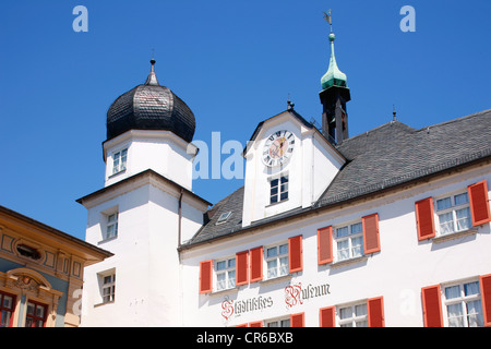 Mittertor city gate, Max-Joseph-Platz, Rosenheim, Upper Bavaria, Bavaria, Germany, Europe Banque D'Images