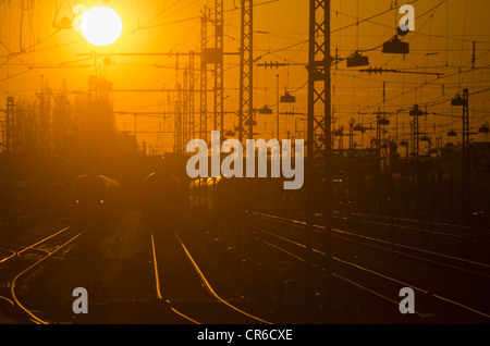 Germany, Bavaria, Munich, vue de la gare principale au coucher du soleil Banque D'Images