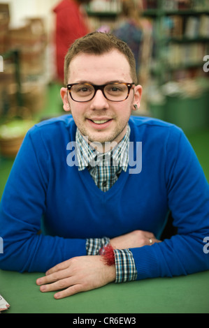 Alex T. Smith, auteur de livres pour enfants et illustrateur photo de la Telegraph Hay Festival 2012, Hay-on-Wye, Powys, Wales, UK Banque D'Images