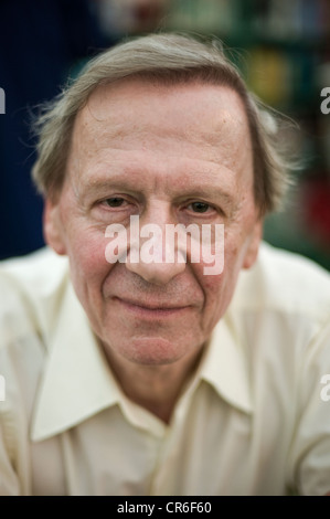 Anthony Giddens, sociologue britannique Photo de la Telegraph Hay Festival 2012, Hay-on-Wye, Powys, Wales, UK Banque D'Images