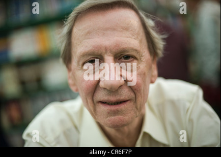 Anthony Giddens, sociologue britannique Photo de la Telegraph Hay Festival 2012, Hay-on-Wye, Powys, Wales, UK Banque D'Images