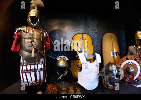 Armures et armes des gladiateurs Romains, des guerriers et des esclaves, exposition spéciale au Colisée, Rome, Latium, Italie Banque D'Images