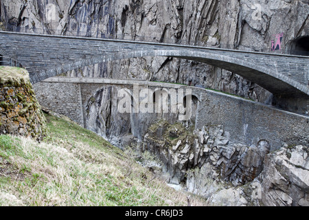 Pont du Diable à St Col du Saint-Gothard, en Suisse. Alpes. L'Europe Banque D'Images