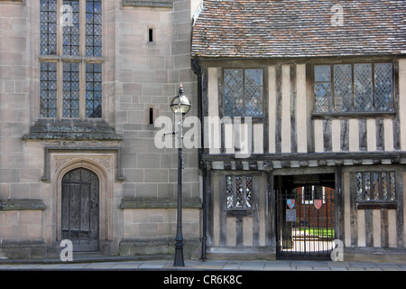 Chapelle de la Guilde sur la rue de l'Église à côté de l'École de Shakespeare, Stratford upon Avon, Royaume-Uni Banque D'Images