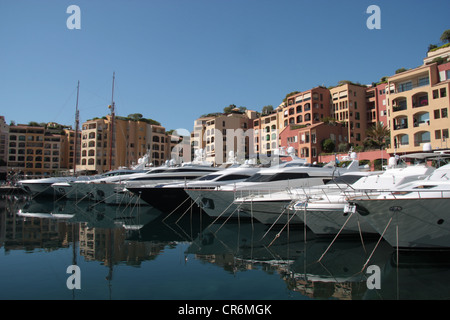 Bateaux dans la marina du Port de Fontvielle, Monaco Banque D'Images