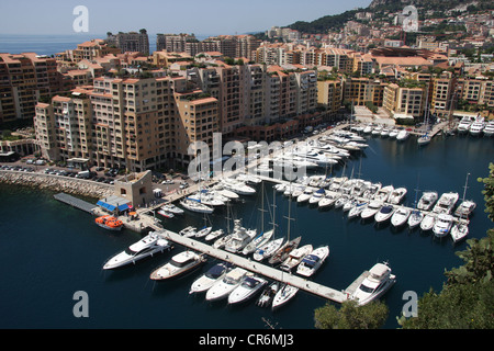 Yachts amarrés au port de Fontvielle, Monaco Banque D'Images