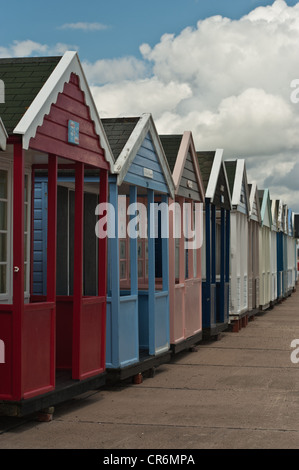 Rangée de cabines de plage sur la jetée, à Southwold, Suffolk Banque D'Images