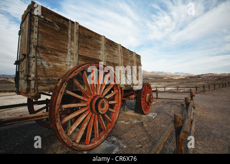 Low Angle Vue rapprochée d'un wagon en bois pour le transport de borax, Harmony Borax, travail Detah Valley, Californie Banque D'Images