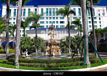 Voir l'entrée de l'Hôtel Ritz-Carlton avec une fontaine d'eau, Isla Verde, San Juan, Puerto Rico Banque D'Images