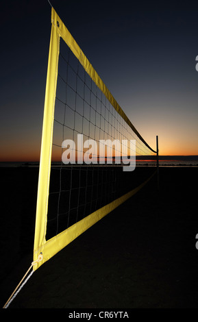 Filet de volley-ball sur la plage, Ahrenshoop, mer Baltique, Mecklembourg-Poméranie-Occidentale, Allemagne, Europe Banque D'Images