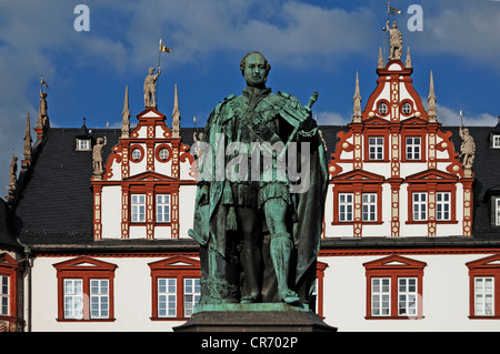 Statue de Prince Albert, 1865, don de la reine Victoria à la population de guanaco, à l'arrière du bâtiment Renaissance Stadthaus Banque D'Images