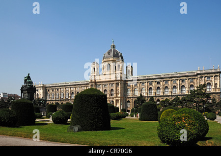 Musée d'histoire naturelle, monument de Maria Theresia sur la gauche, Maria-Theresien-Platz, Vienne, Autriche, Europe Banque D'Images