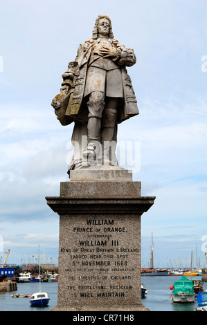 Statue de William III d'Orange, 1650 - 1702, dans le port de Brixham, Devon, Angleterre, Royaume-Uni, Europe Banque D'Images