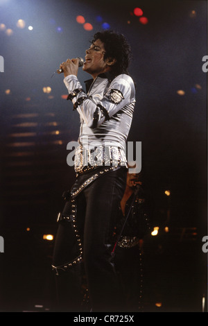 Jackson, Michael, 29.8.1958 - 25.6.2009, musicien américain (chanteur), demi-longueur, pendant la musique, Bad World Tour, Olympiastadion, Munich, Allemagne, 8.7.1988, Banque D'Images