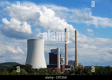 Heilbronn Power Station, une centrale électrique au charbon sous un ciel nuageux près de Heilbronn, Bade-Wurtemberg, Allemagne, Europe Banque D'Images