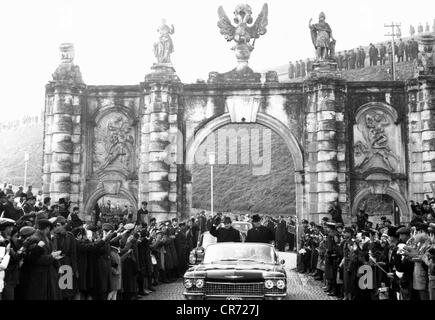 Ceausescu, Nicolae, 26.1.1918 - 25.12.1989, politicien roumain (PCR), Président 22.3.1965 - 22.12.1989, commémoration de l'Union de Transylvanie avec la Roumanie 1918, arrivée à Alba Julia, 29.11.1968, , Banque D'Images