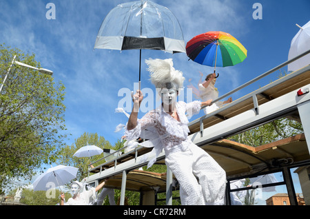 Théâtre de rue au Carnaval de printemps Aix-en-Provence Provence France Banque D'Images