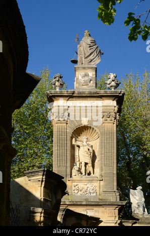 Monument sec avec statue d'Abraham à Exedra ou niche AIX-en-Provence Provence Provence France Banque D'Images