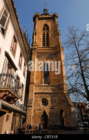 Tour de la Collégiale St Martin's Church Église Saint-Martin, 22 Place de la Cathédrale, Colmar, Alsace, France, Europe Banque D'Images