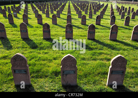 Pierres tombales de soldats d'origine arabe sur un cimetière militaire, Rue du Ladhof, Colmar, Alsace, France, Europe Banque D'Images