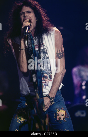 Tyler, Steven, * 26.3.1948, musicien américain, chanteur du groupe rock 'Aerosmith', demi-longueur, lors d'un concert à Dortmund, Allemagne, 19.11.1993, chantant, Banque D'Images