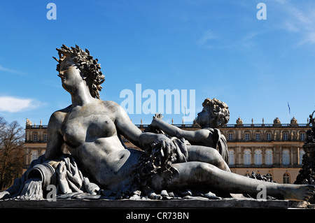Statue mythologique sur la fontaine de la Fortuna, par Wilhelm von Ruemann, construit entre 1884 et 1885, en face de Herrenchiemsee Banque D'Images