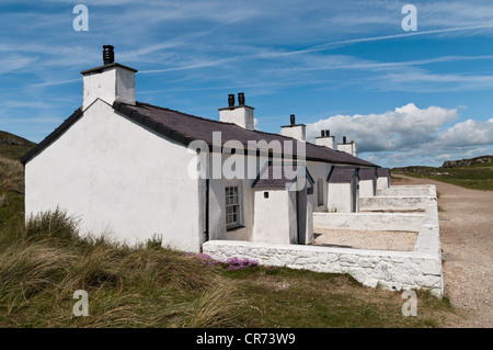 Cottages pilote sur l'île Llanddwyn Anglesey au nord du Pays de Galles Banque D'Images