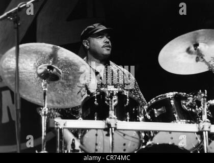 Chambers, Dennis, * 9.5.1959, musicien américain (batteur de jazz), mi-longueur, assis à la batterie, Stuttgart, Allemagne, 1997, Banque D'Images