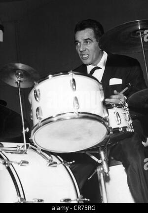 Krupa, Gene, 15.1.1909 - 16.10.1973, musicien américain (jazz), mi-longueur, jouant à la batterie, 1955, Banque D'Images
