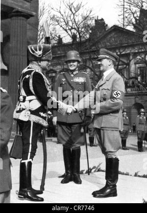 Mackensen, von, 6.12 août. 1849 - 8.11.1945, général allemand, avec le chancelier Adolf Hitler et ministre de la guerre Werner , Banque D'Images