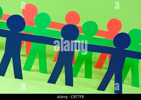 Les gens qui font du papier d'équipe dans leur entreprise Banque D'Images